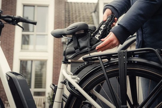 Axa ZADELTAS INSTEEKKABELS/KETTINGEN ZW